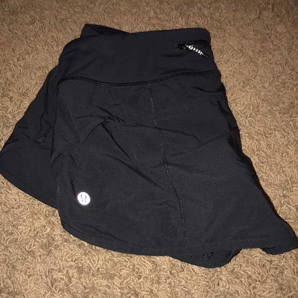 lululemon athletica Pants - Lululemon Speed Up Short— Size 6